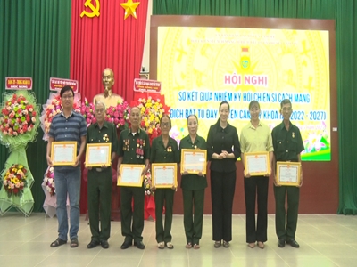 Hội nghị sơ kết giữa nhiệm kỳ Hội chiến sĩ cách mạng bị địch bắt tù đày huyện khóa III, nhiệm kỳ 2022 - 2027. 